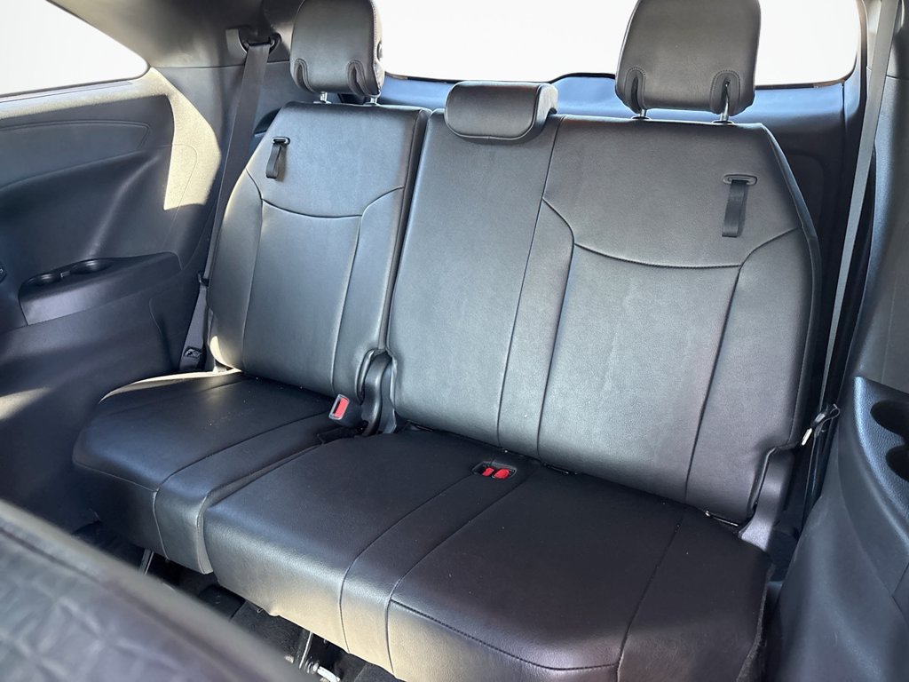 Used 2025 Toyota Sienna XSE AWD/4WD image 17