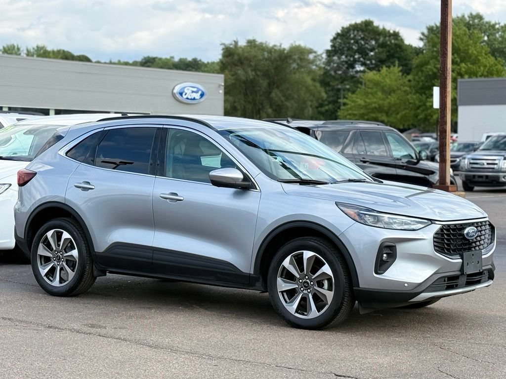 Certified 2024 Ford Escape Platinum AWD/4WD image 27