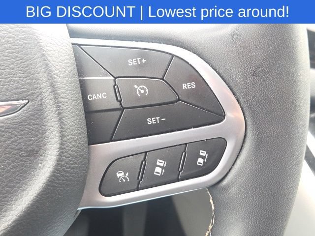 Used 2023 Chrysler Pacifica Touring-L FWD image 45