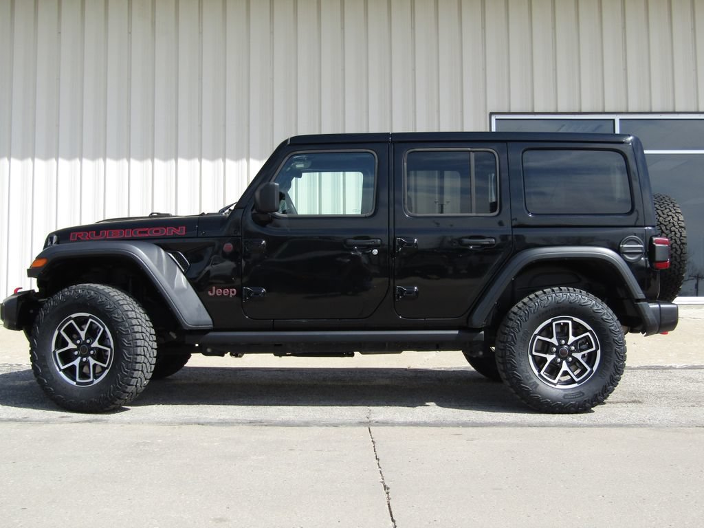 Used 2025 Jeep Wrangler Unlimited Rubicon w/ Convenience Group AWD/4WD image 11