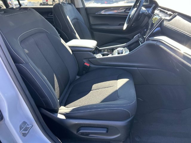 Used 2022 Jeep Grand Cherokee L Laredo w/ Luxury Tech Group I AWD/4WD image 32