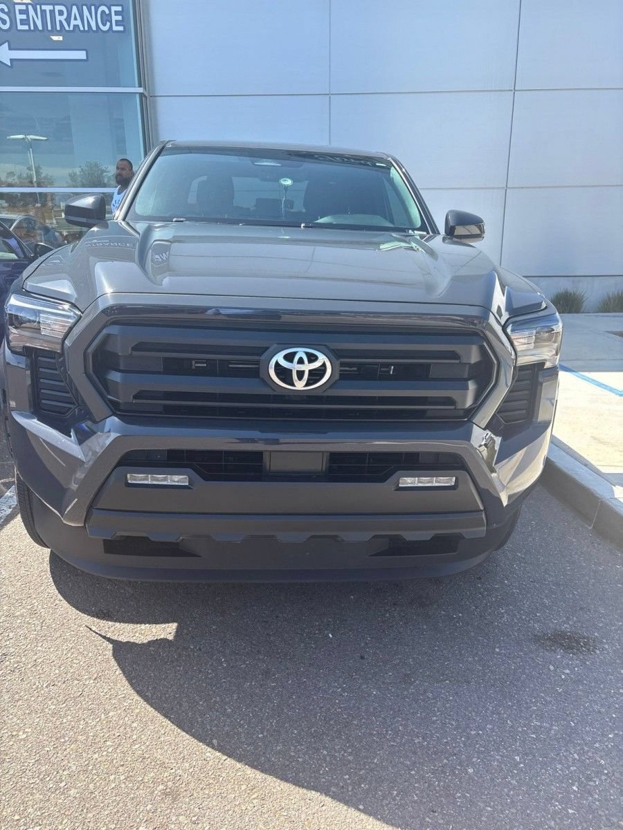 Used 2026 Toyota Tacoma SR5 AWD/4WD image 8