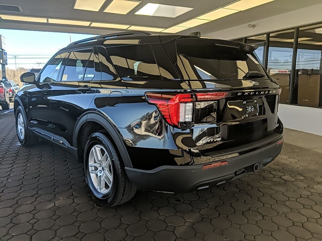 Certified 2025 Ford Explorer Active AWD/4WD image 10
