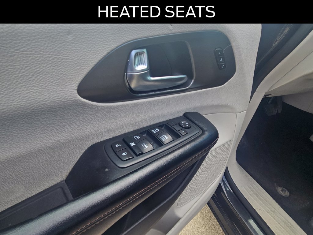 Used 2020 Chrysler Pacifica Touring-L FWD image 18