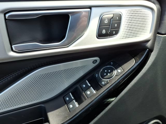 Certified 2024 Ford Explorer Platinum w/ Technology Package AWD/4WD image 15