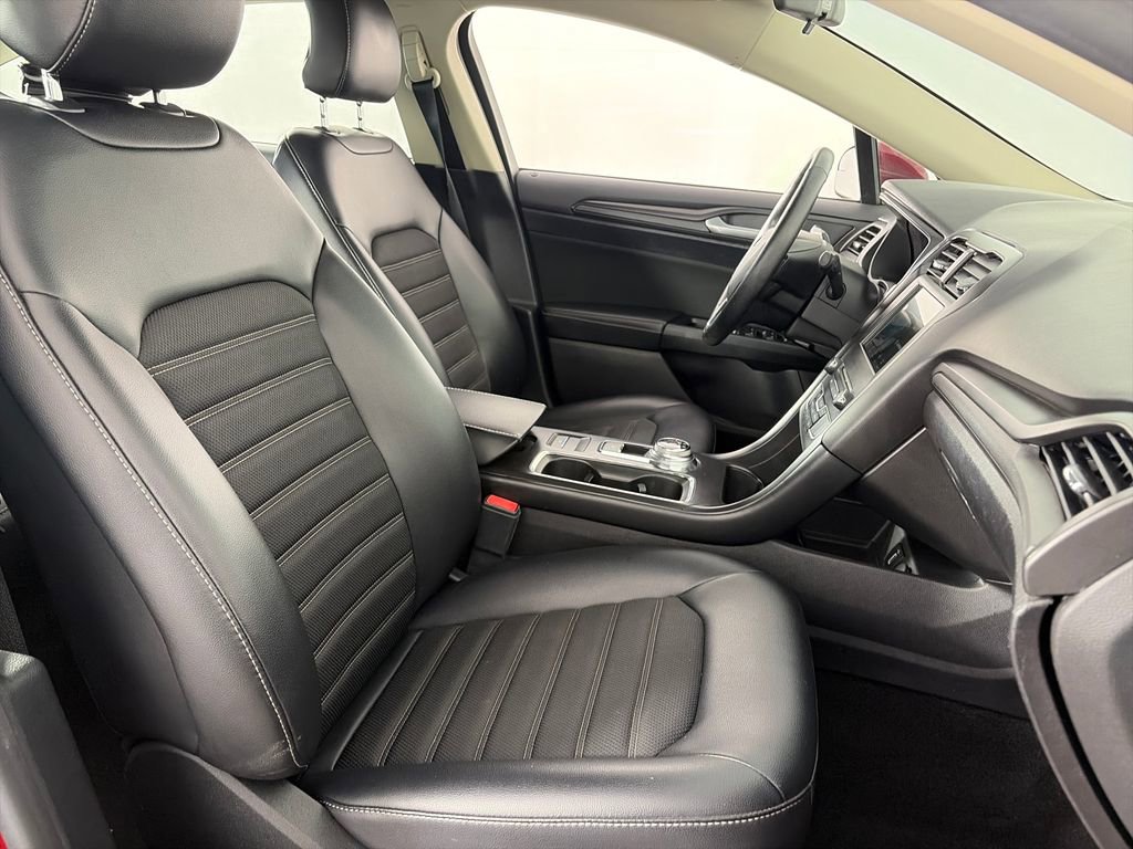 Certified 2018 Ford Fusion SE w/ Equipment Group 201A FWD image 31