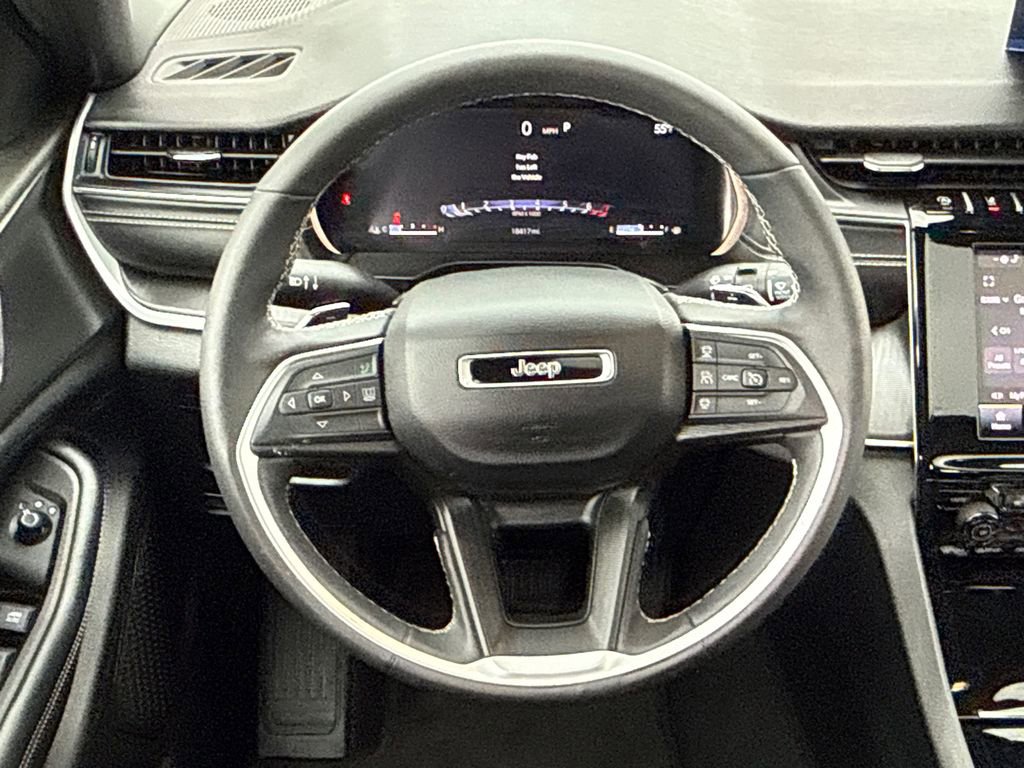 Used 2025 Jeep Grand Cherokee L Altitude RWD image 26