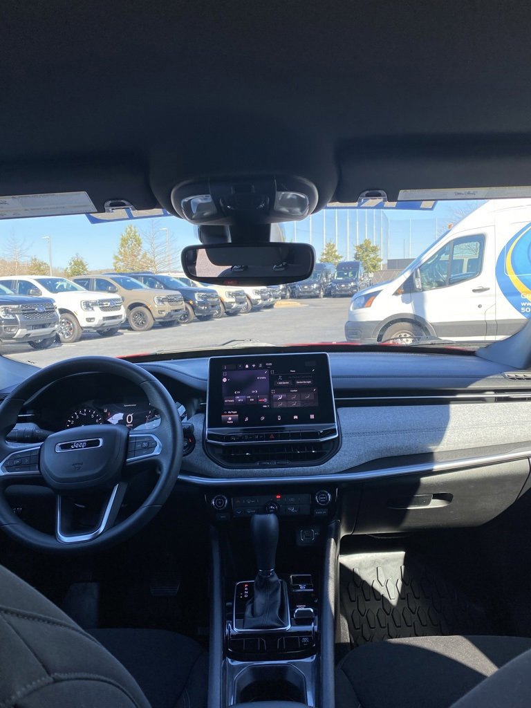 Used 2024 Jeep Compass Sport image 28