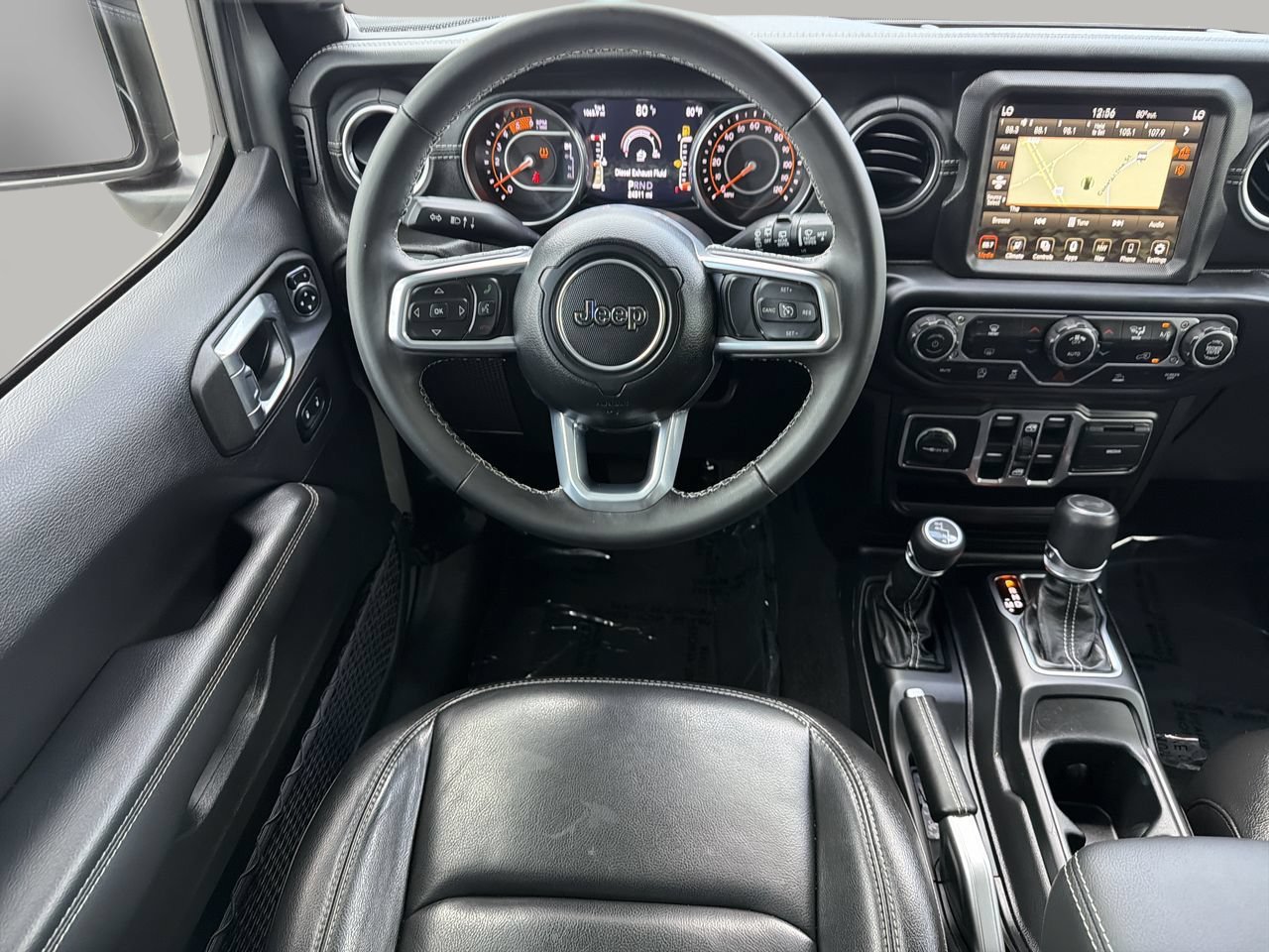 Used 2022 Jeep Wrangler Unlimited Sahara w/ LED Lighting Group AWD/4WD image 13