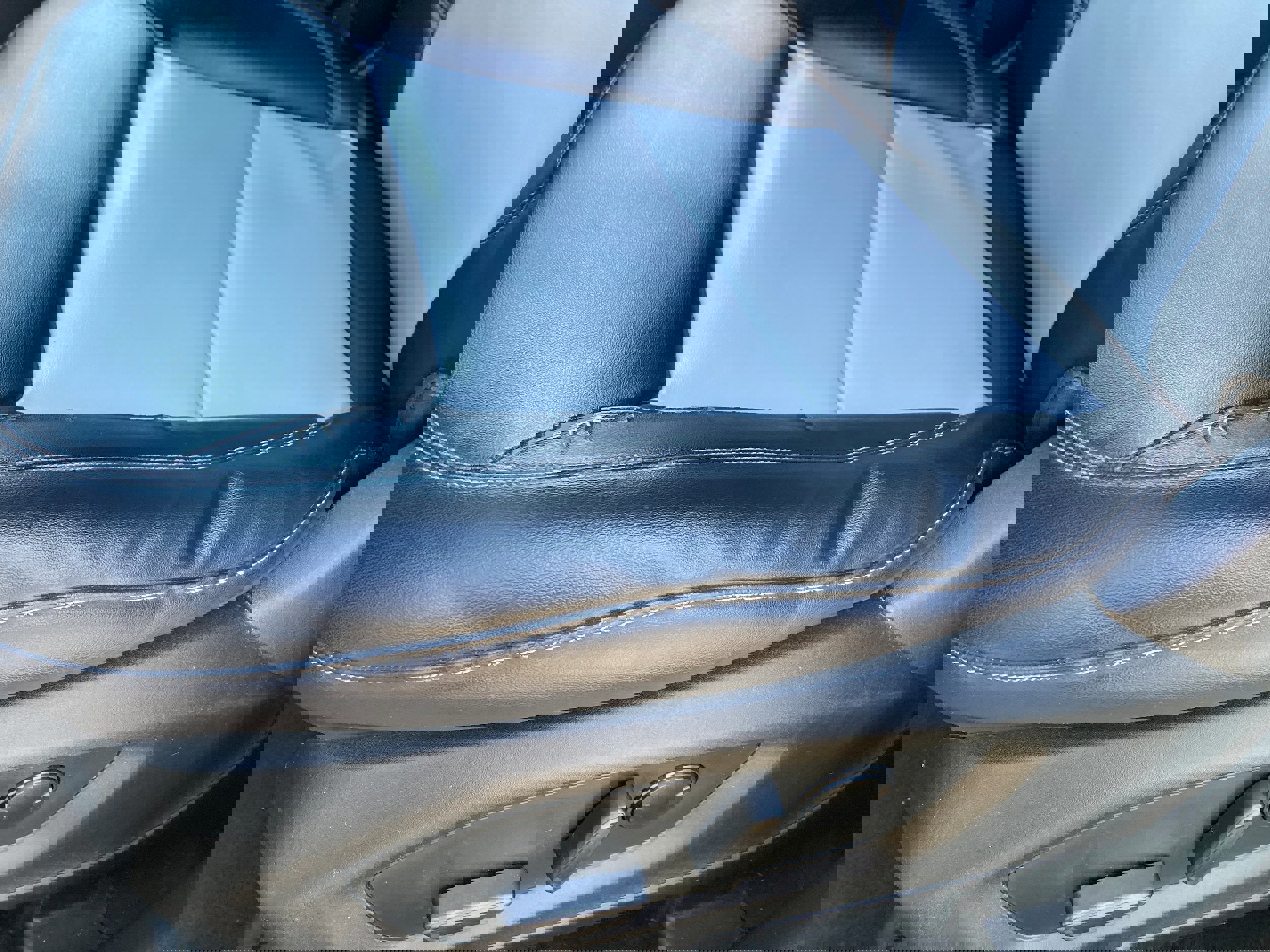 Certified 2022 Ford Explorer XLT w/ Equipment Group 202A image 8