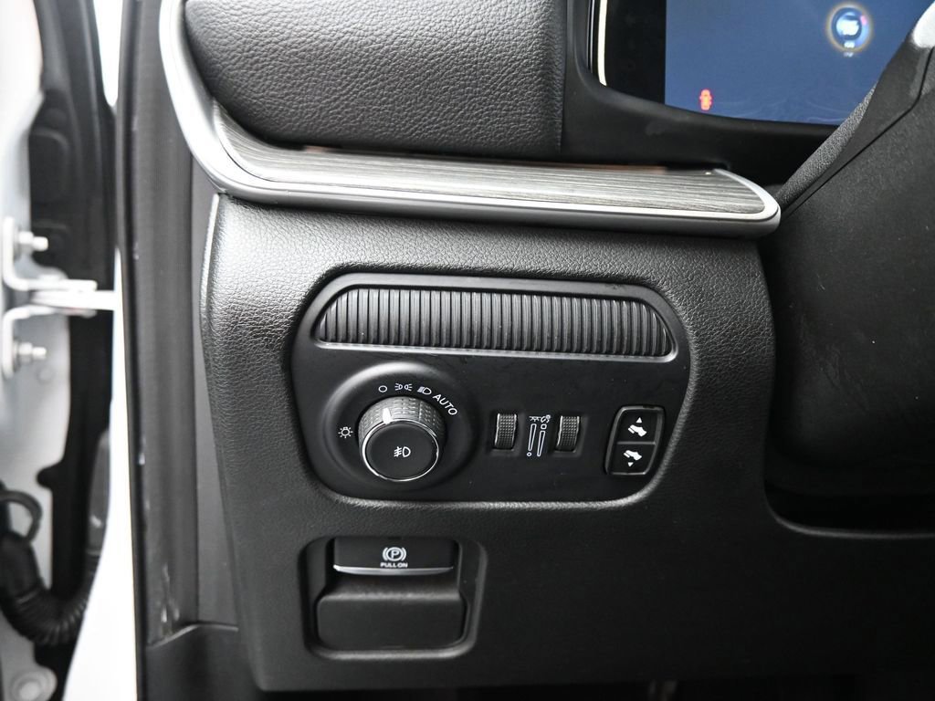 Used 2024 Jeep Wagoneer L Series II image 38