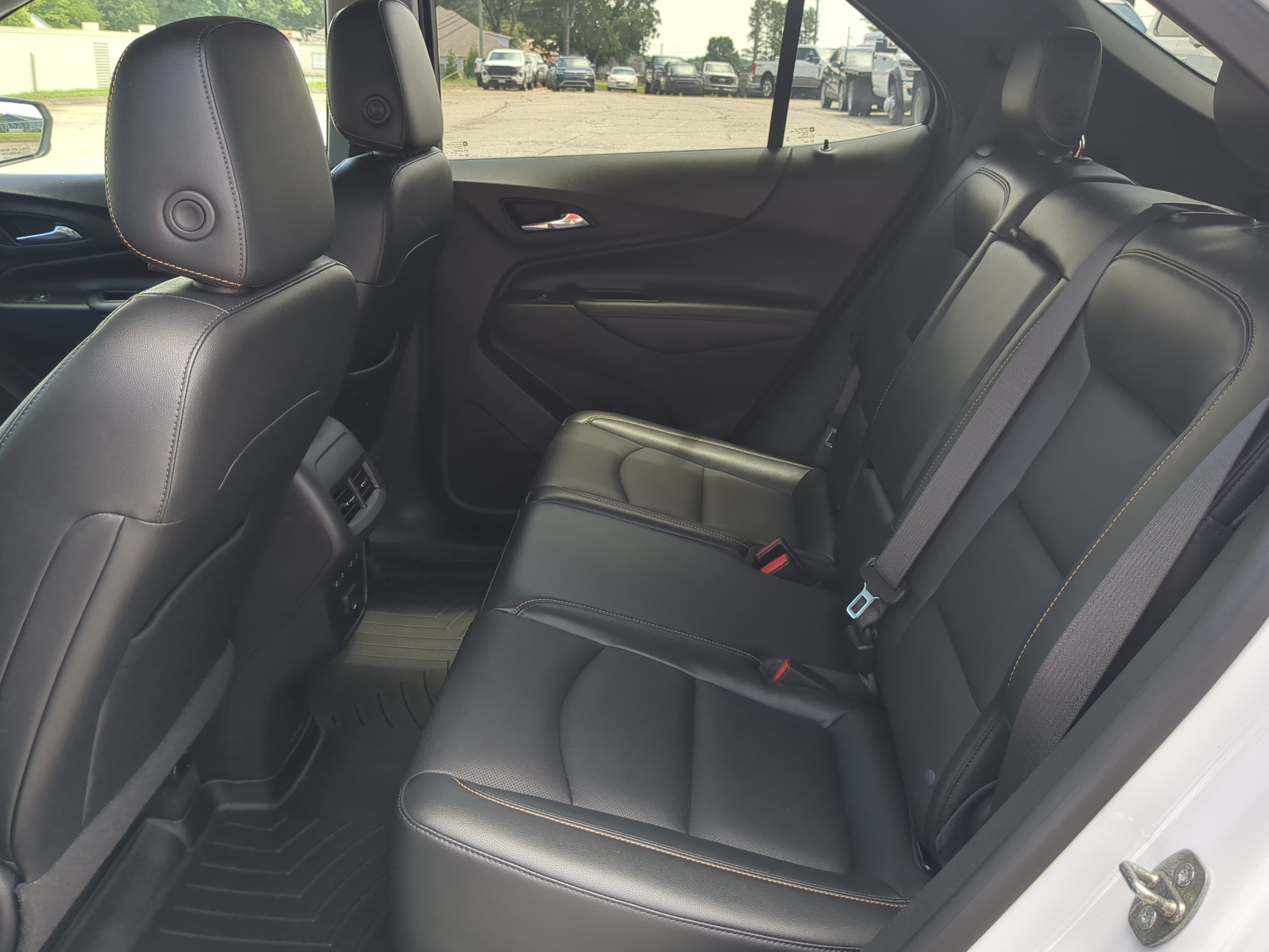 Used 2020 Chevrolet Equinox Premier FWD image 12