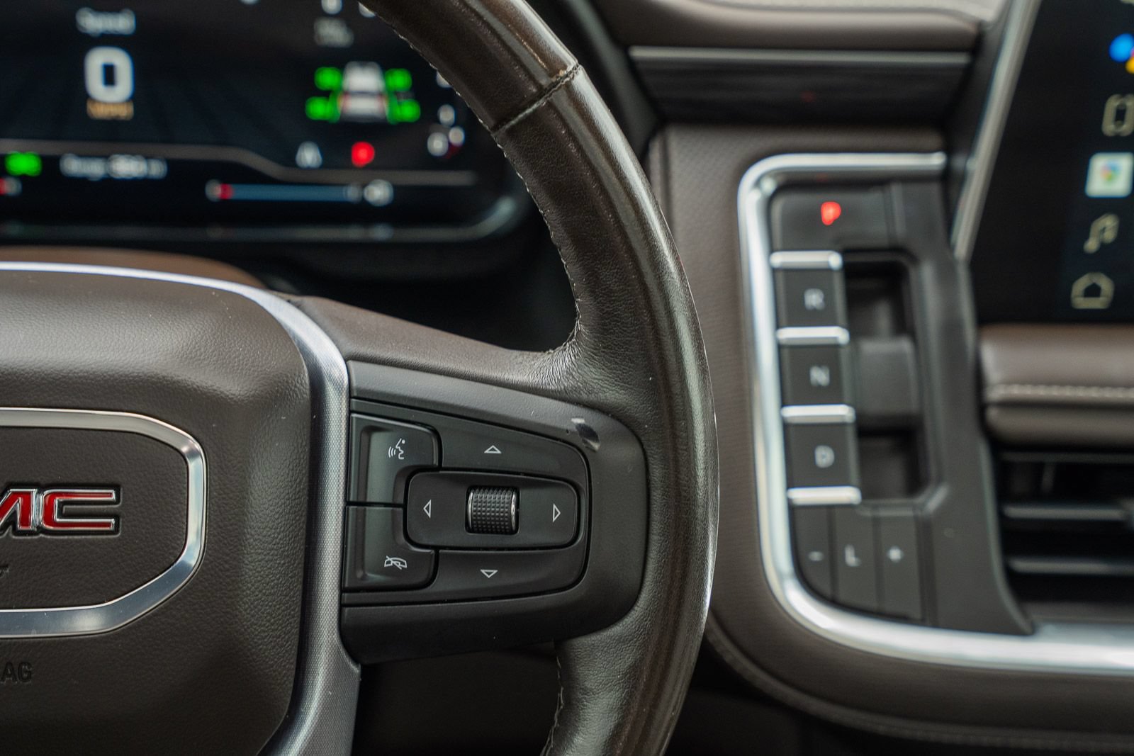 Used 2022 GMC Yukon SLT w/ SLT Premium Package RWD image 40