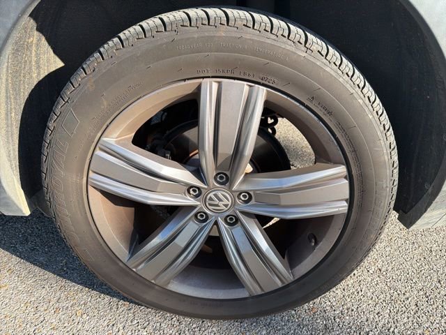 Used 2018 Volkswagen Tiguan SEL Premium image 6