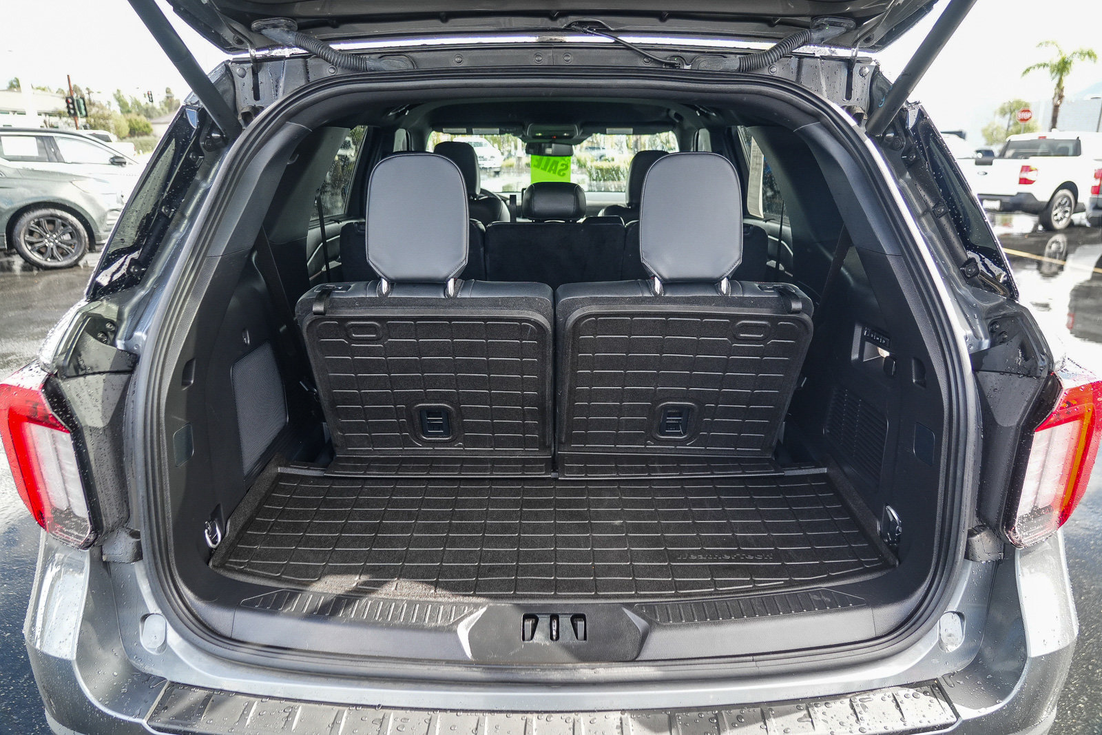 Certified 2025 Ford Explorer ST-Line w/ Premium Package RWD image 26