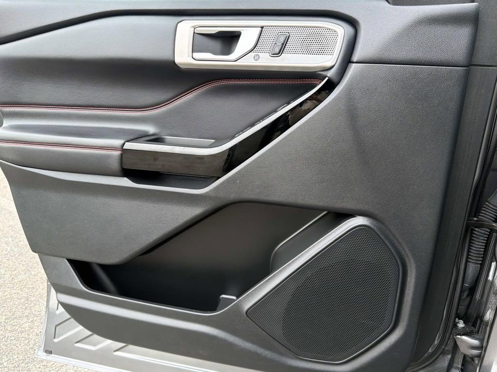 Certified 2023 Ford Explorer ST-Line w/ Class IV Trailer Tow Package image 18