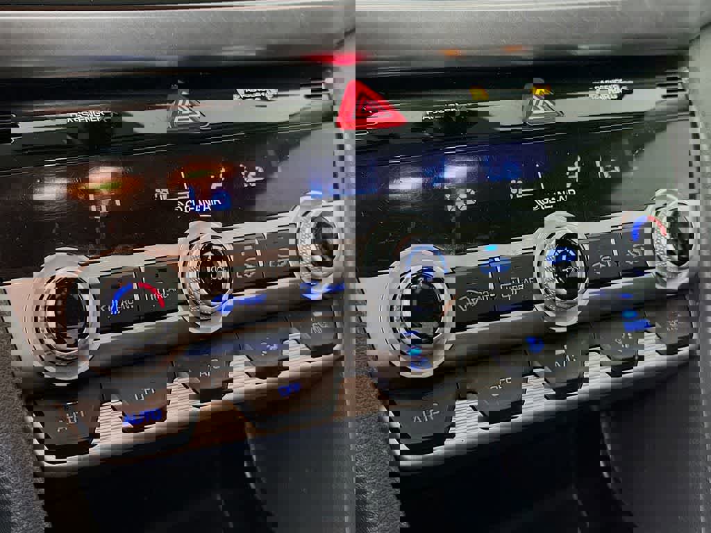 Used 2020 Hyundai Elantra SE w/ Cargo Package (C1) image 20