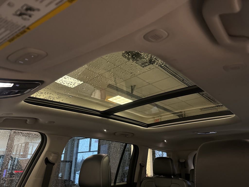 Used 2023 Jeep Grand Cherokee L Limited image 42