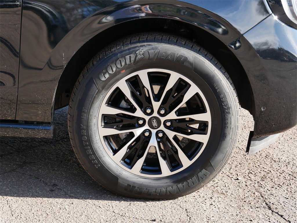 Certified 2025 Ford Expedition Max Platinum image 7