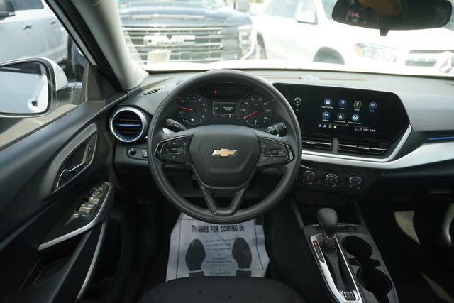 Used 2025 Chevrolet Trax LS w/ LS Convenience Package FWD image 21