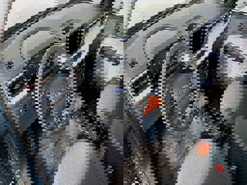 Certified 2022 Ford Maverick XLT image 9