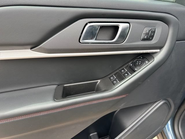 Certified 2025 Ford Explorer ST-Line w/ Premium Package AWD/4WD image 18