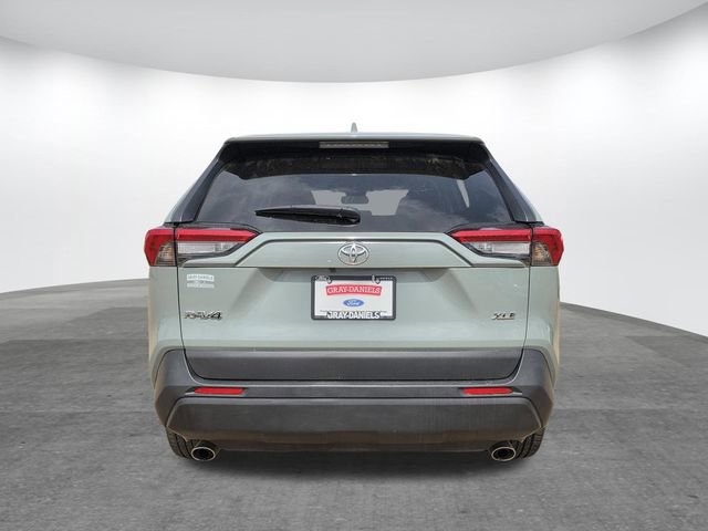 Used 2020 Toyota RAV4 XLE Premium image 3