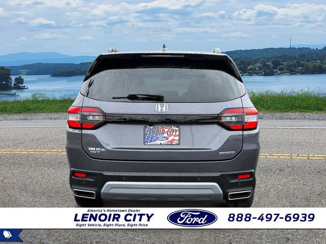 Used 2023 Honda Pilot Touring image 3