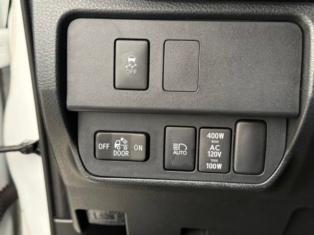 Used 2020 Toyota Tacoma TRD Sport w/ TRD Premium Sport Package AWD/4WD image 18