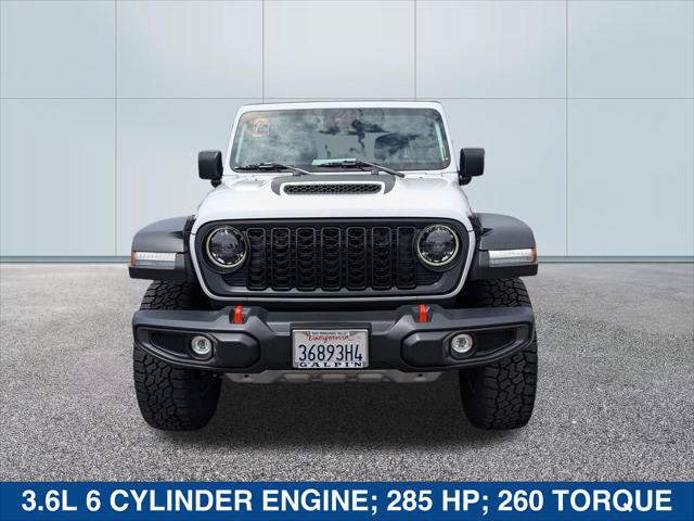 Used 2025 Jeep Gladiator Mojave w/ Convenience Group AWD/4WD image 8