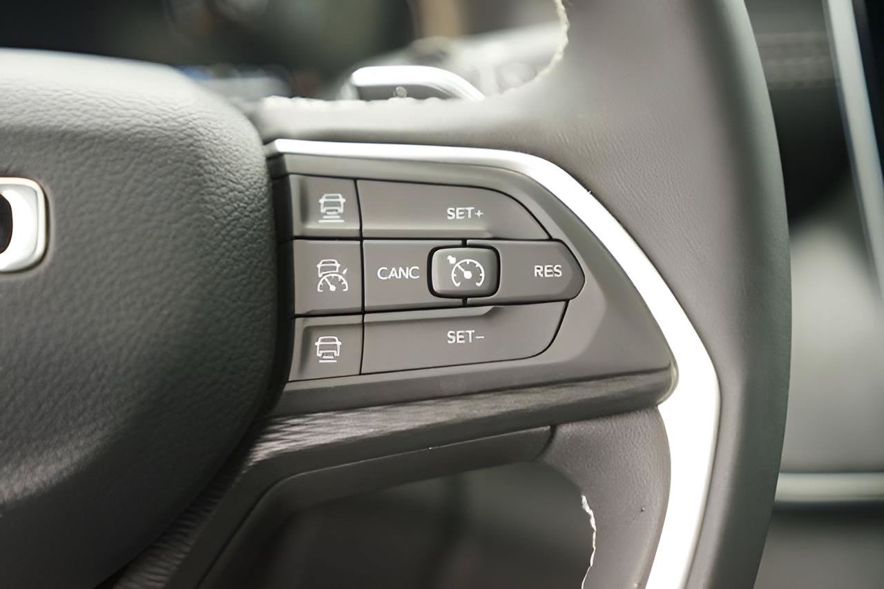 Used 2025 Jeep Grand Cherokee L Laredo w/ Luxury Tech Group I AWD/4WD image 26