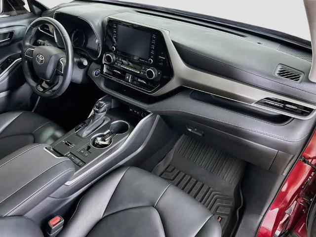 Used 2020 Toyota Highlander XLE FWD image 33