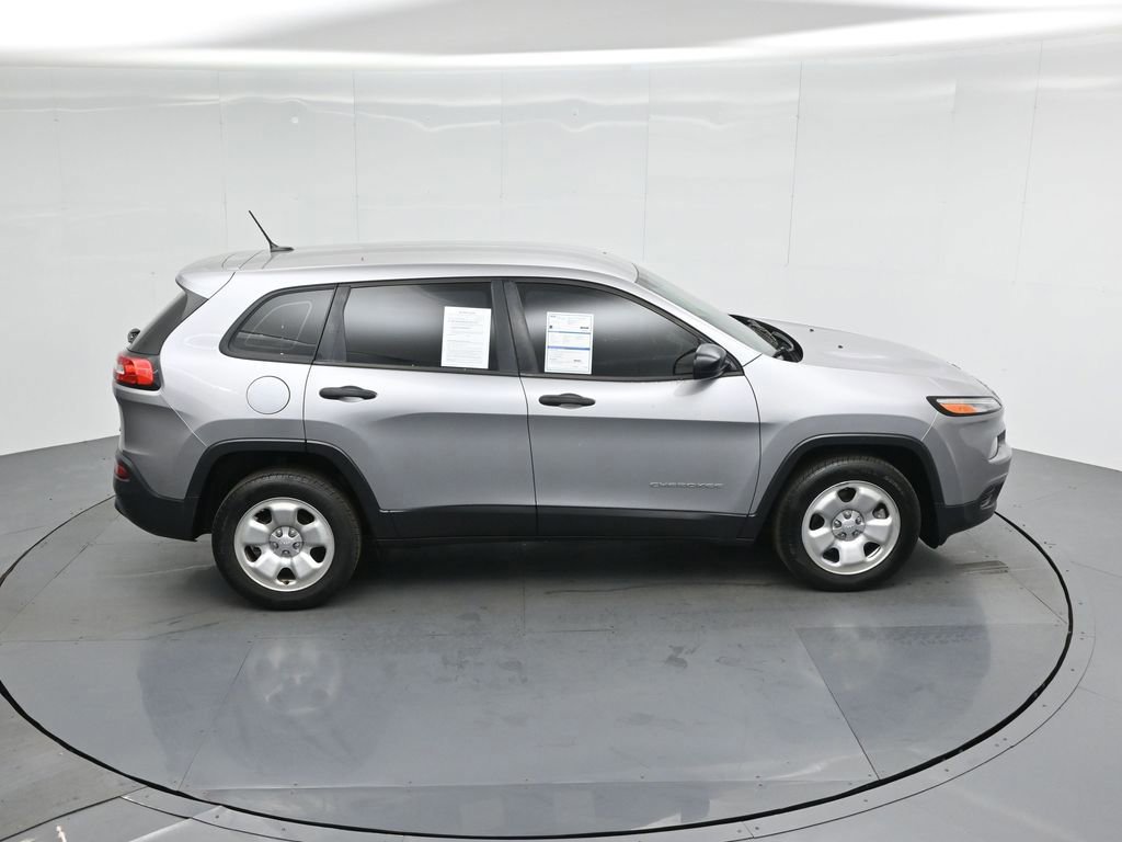 Used 2017 Jeep Cherokee Sport image 8
