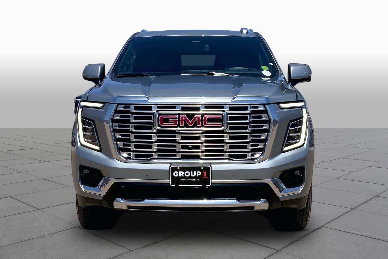 Used 2025 GMC Yukon Denali AWD/4WD image 4