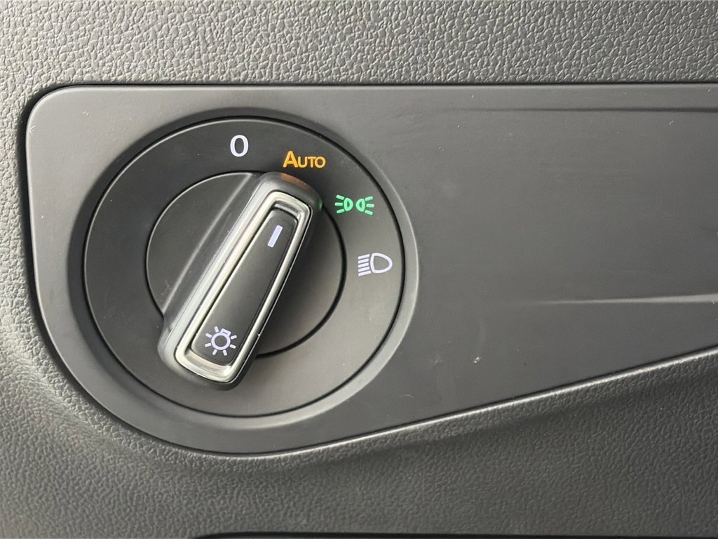 Used 2021 Volkswagen Tiguan SE image 24