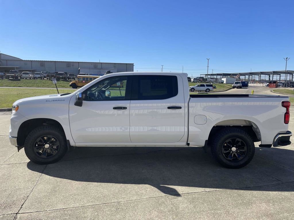 Used 2023 Chevrolet Silverado 1500 LT image 2