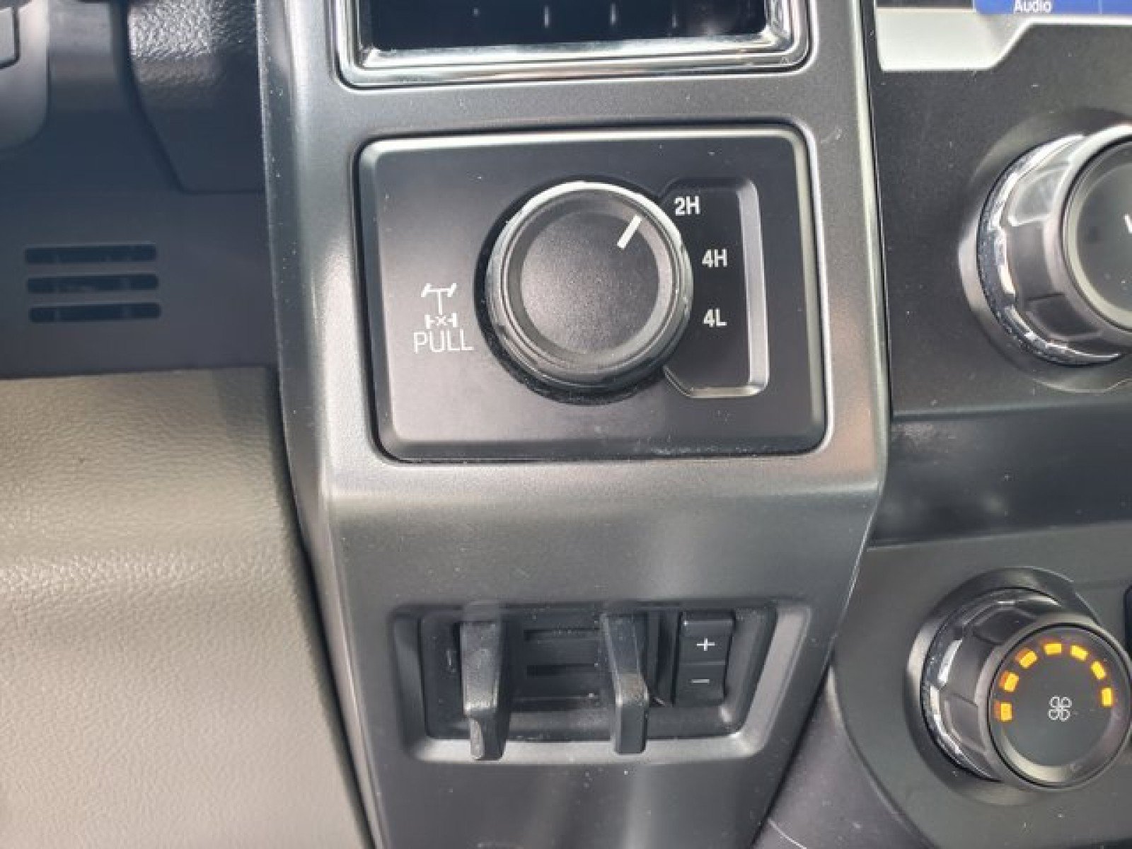 Certified 2021 Ford F250 XLT w/ XLT Premium Package AWD/4WD image 25