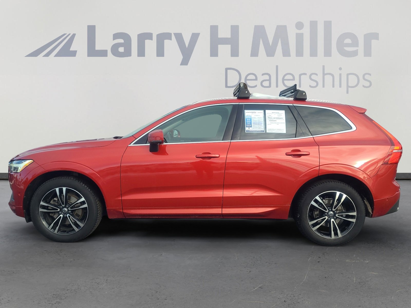 Used 2019 Volvo XC60 T5 Momentum w/ Premium Package image 2