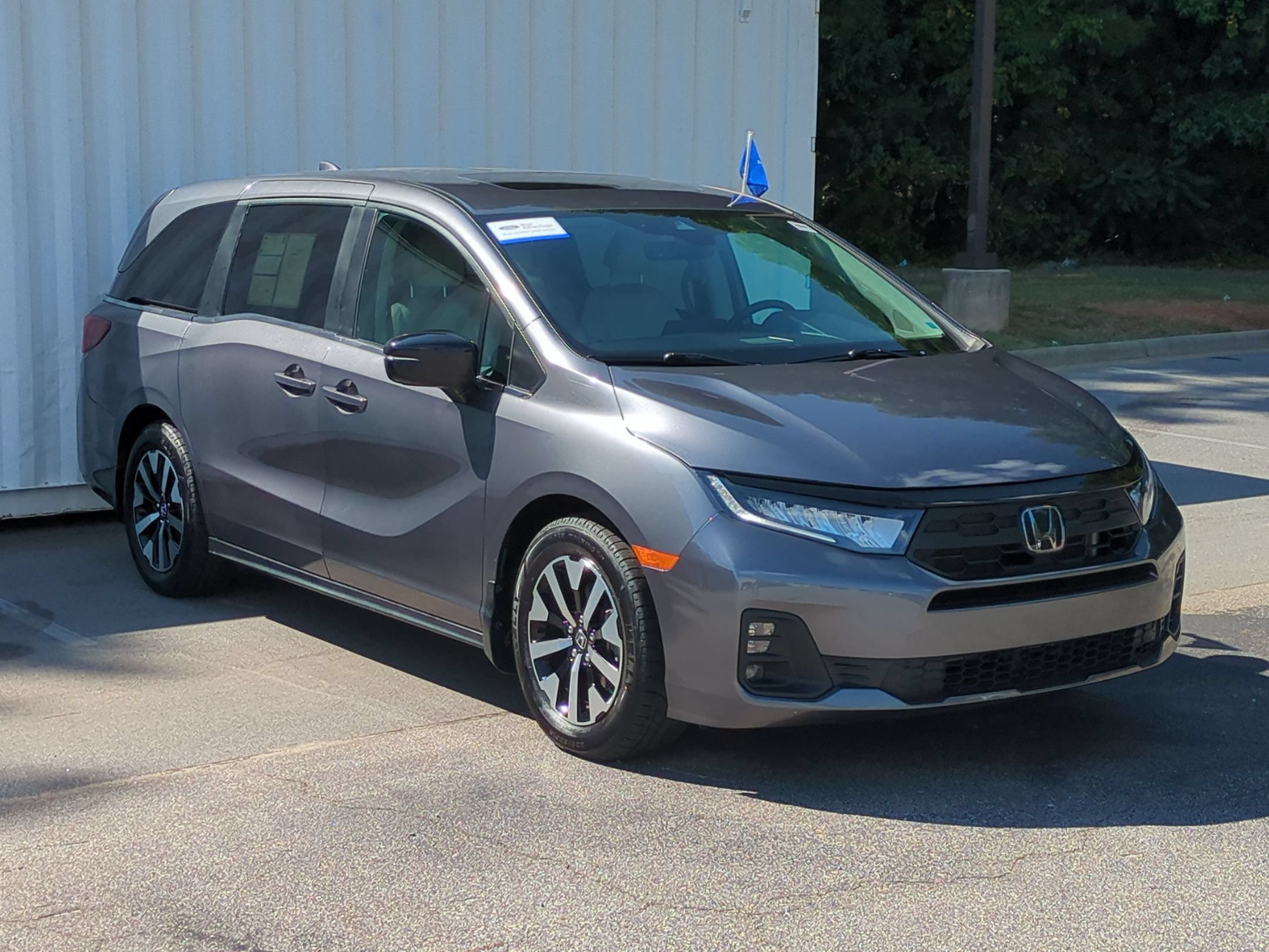 Used 2025 Honda Odyssey EX-L image 2