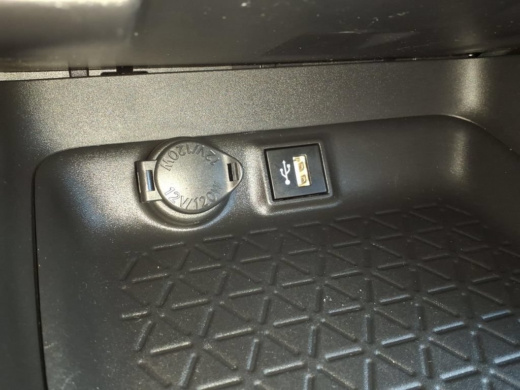 Used 2023 Toyota RAV4 XLE AWD/4WD image 20