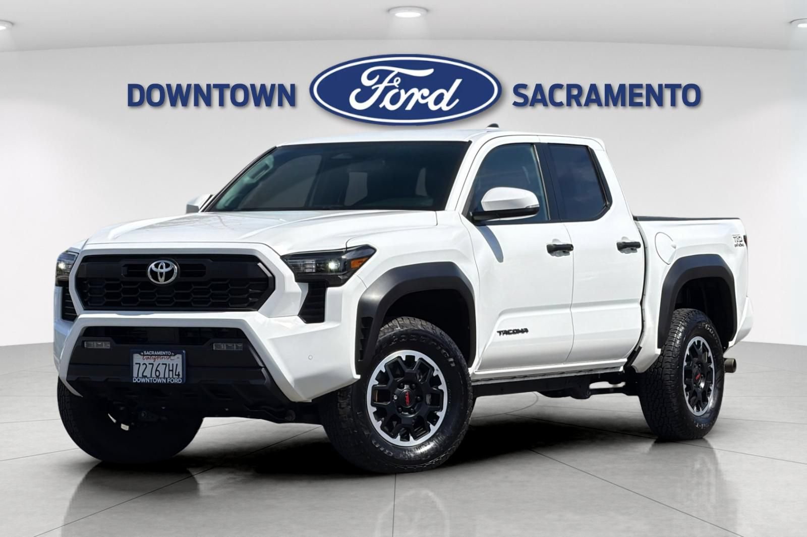 Used 2025 Toyota Tacoma TRD Off-Road w/ TRD Off Road Upgrade Package AWD/4WD image 2