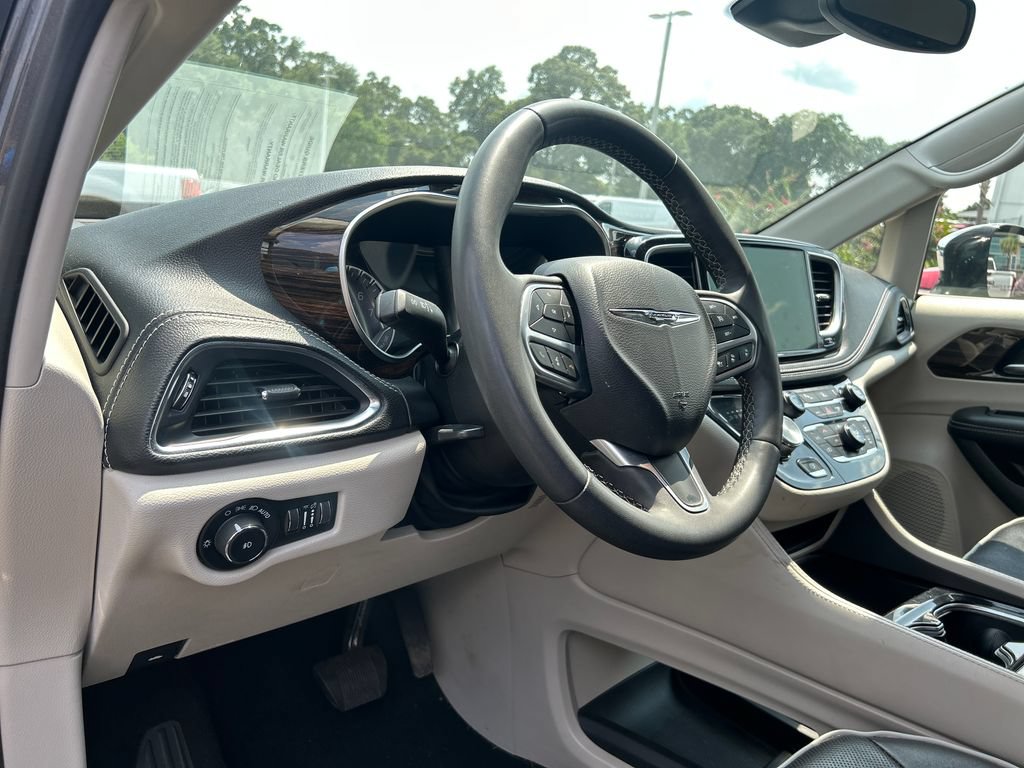 Used 2023 Chrysler Pacifica Limited FWD image 10