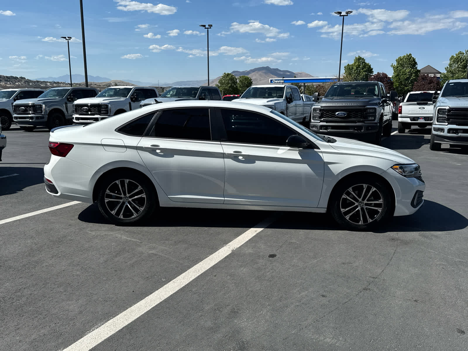 Used 2023 Volkswagen Jetta Sport FWD image 5