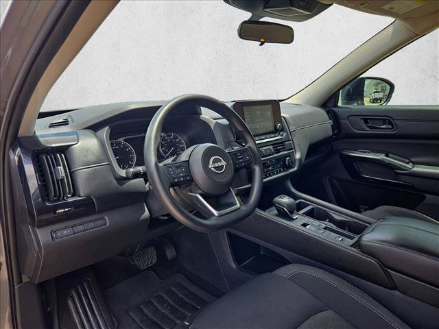 Used 2024 Nissan Pathfinder S FWD image 10