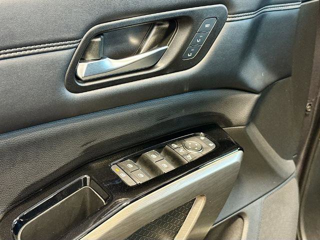 Used 2023 Nissan Pathfinder Platinum AWD/4WD image 16