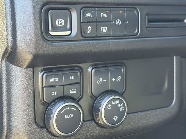 Used 2024 Chevrolet Tahoe LT w/ Luxury Package AWD/4WD image 27