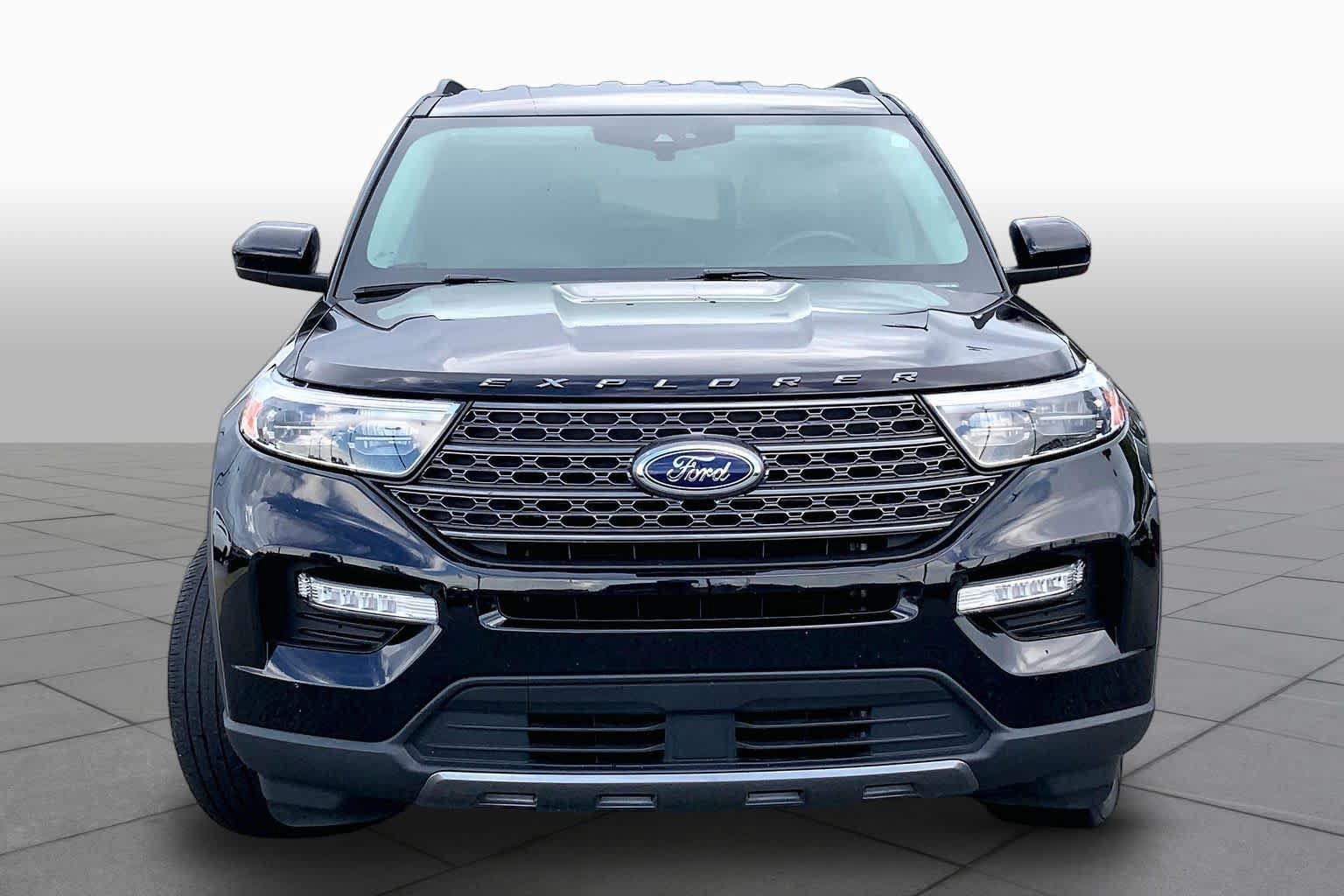 Certified 2023 Ford Explorer XLT w/ Equipment Group 202A RWD image 4