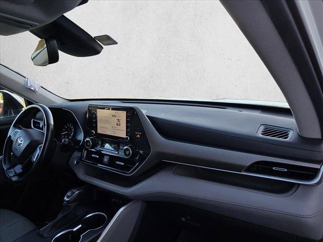 Used 2021 Toyota Highlander XLE FWD image 17