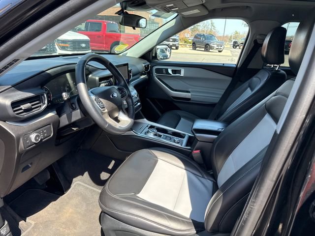 Certified 2022 Ford Explorer XLT w/ Equipment Group 202A AWD/4WD image 9