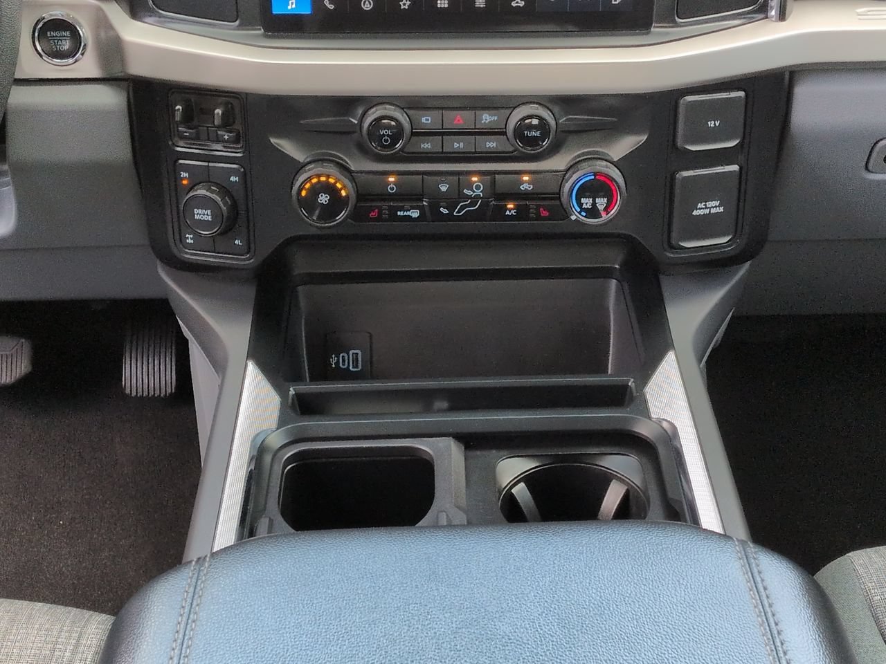 Certified 2025 Ford F350 XLT w/ Black Appearance Package AWD/4WD image 19